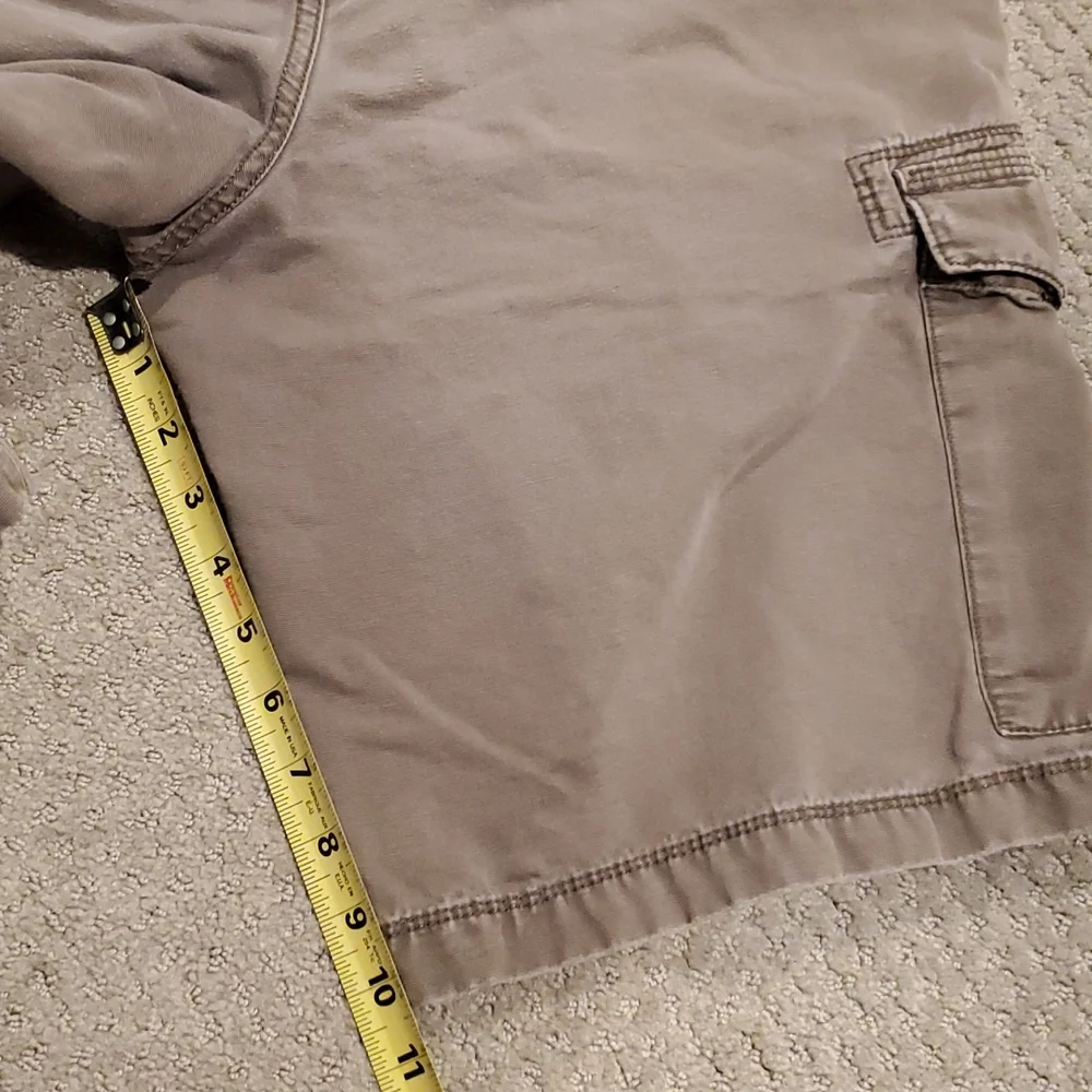 Distressed / Vintage Banana Republic brand men's shorts sz 34